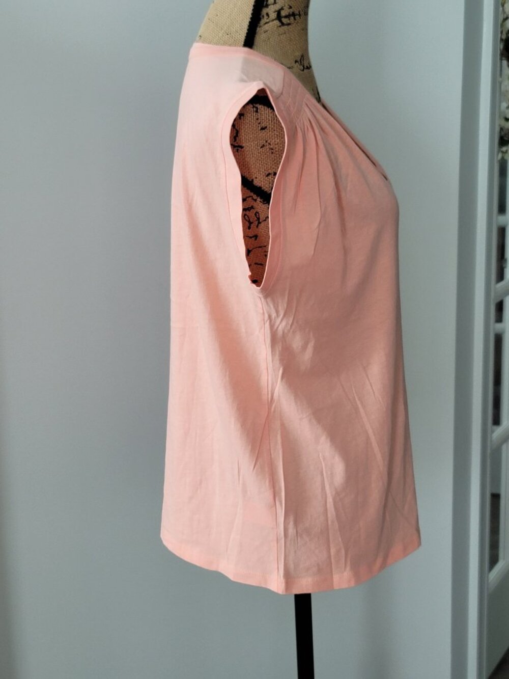 LOFT Womens Peach Smocked Shoulder Sleeveless V-Neck Knit Top Medium - Picture 2 of 10